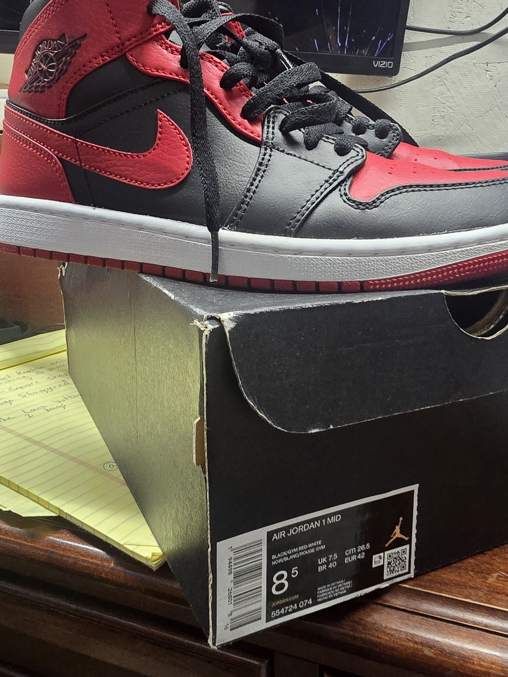 Jordan 1 Mid Men's Shoes - Black/Red